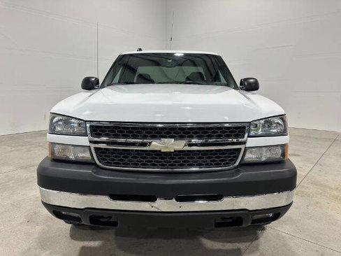 Used 2005 Chevrolet Silverado 2500 LS image 3