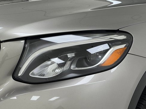 Used 2019 Mercedes-Benz GLC 300 4MATIC image 33