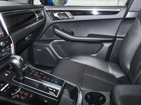 Used 2022 Porsche Macan image 40