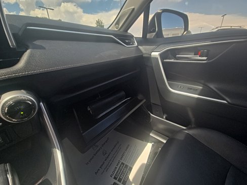 Used 2019 Toyota RAV4 Limited image 24