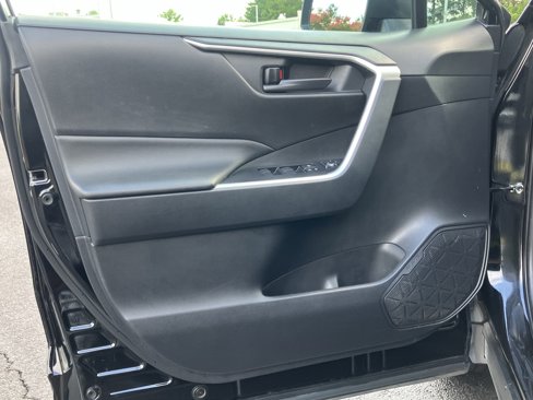 Used 2021 Toyota RAV4 LE image 14