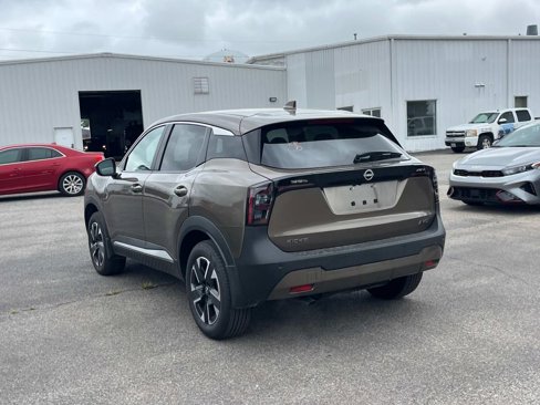Used 2025 Nissan Kicks SV image 5