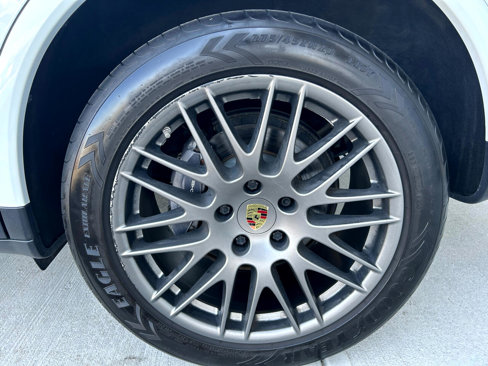 Used 2017 Porsche Cayenne Platinum Edition image 28