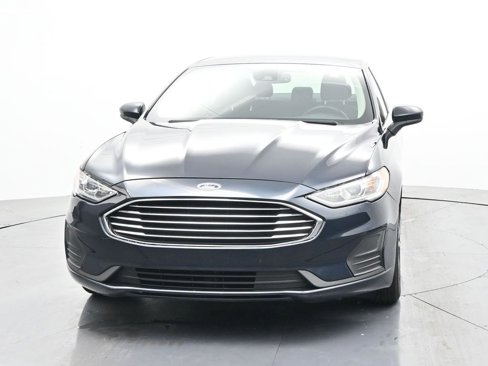 Used 2020 Ford Fusion SE image 2