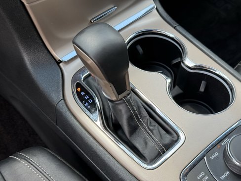Used 2017 Jeep Grand Cherokee Limited image 23