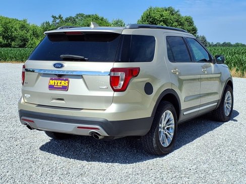 Used 2017 Ford Explorer XLT image 27