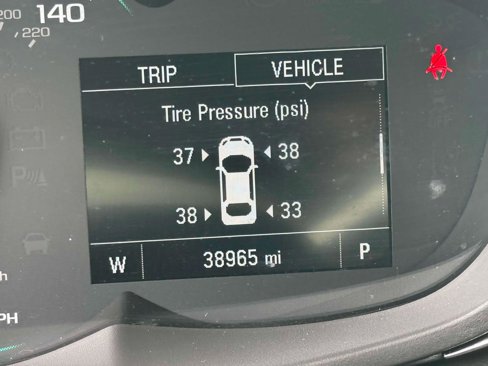Used 2022 Chevrolet Trax LT w/ LT Convenience Package image 25