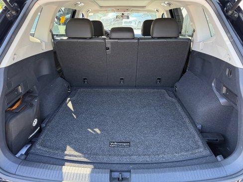 Used 2020 Volkswagen Tiguan SE w/ Panoramic Sunroof Package image 16