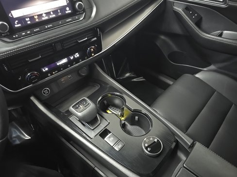 Used 2021 Nissan Rogue SV w/ Premium Package image 27