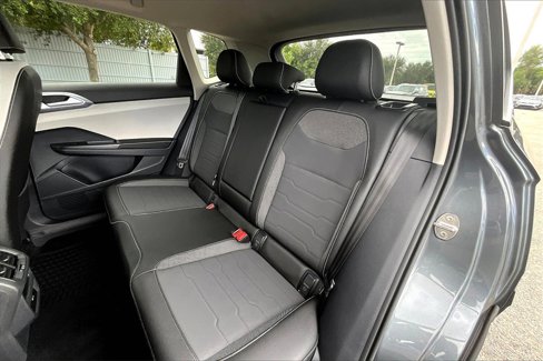 Certified 2025 Volkswagen Taos SE w/ Black Wheel Package image 16