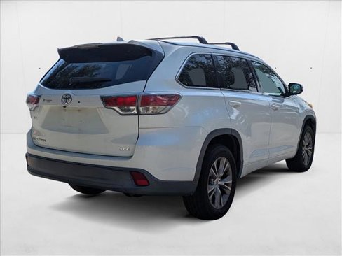 Used 2014 Toyota Highlander XLE image 5