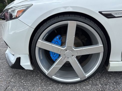 Used 2018 Honda Accord Touring image 13