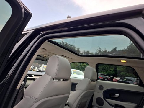Used 2015 Land Rover Range Rover Evoque Prestige image 47
