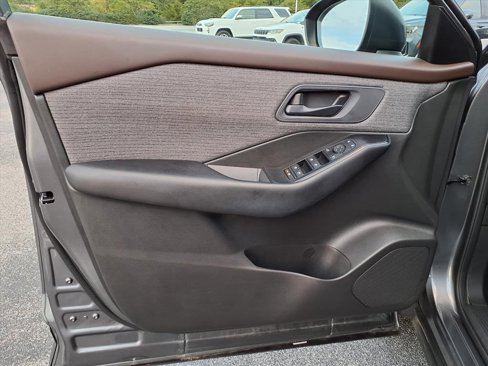 Used 2023 Nissan Rogue S image 25