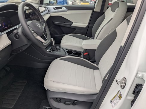 New 2025 Volkswagen Taos SE image 14