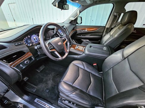 Used 2018 Cadillac Escalade Luxury image 7