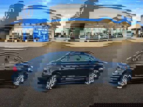 Used 2017 Volkswagen Passat 1.8T SE image 9