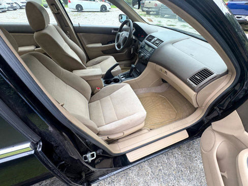 Used 2004 Honda Accord LX image 16