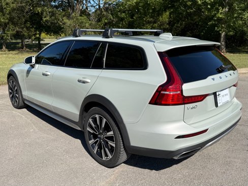 Used 2020 Volvo V60 T5 Cross Country image 4