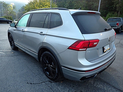 Used 2022 Volkswagen Tiguan SE R-Line image 6