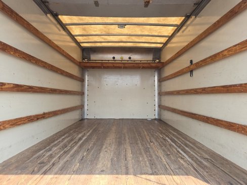 Used 2007 GMC Savana 3500 image 25