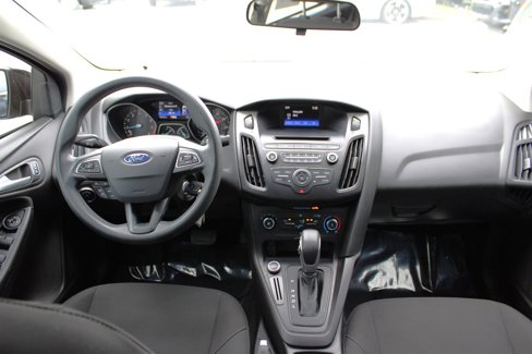 Used 2017 Ford Focus SE image 9