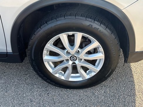 Used 2018 Nissan Rogue SV image 41