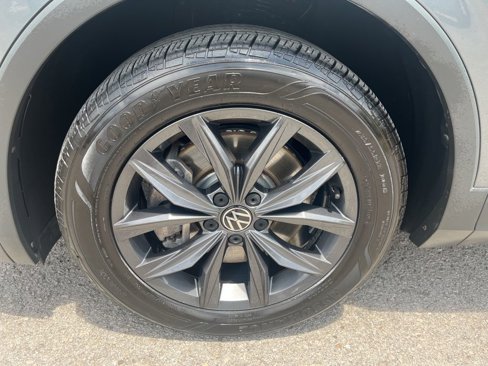 Used 2022 Volkswagen Tiguan SE image 7