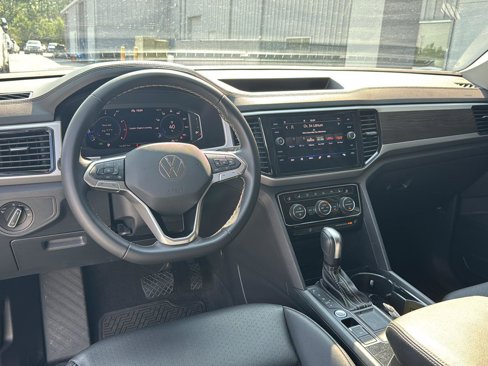 Used 2023 Volkswagen Atlas SE image 16