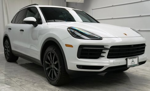 Used 2022 Porsche Cayenne w/ Premium Package image 2