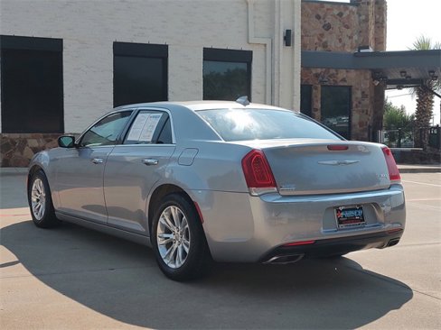 Used 2017 Chrysler 300 C image 7