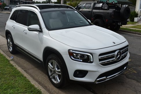 Used 2021 Mercedes-Benz GLB 250 4MATIC w/ Premium Package image 4