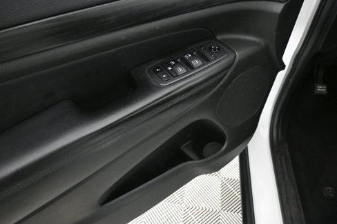 Used 2019 Jeep Grand Cherokee Laredo w/ Laredo X Package image 8