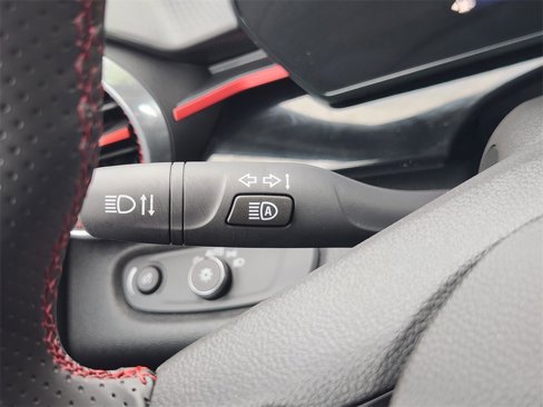 Used 2025 Chevrolet Trax RS image 26