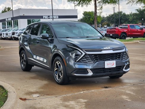 Used 2024 Kia Sportage LX image 3