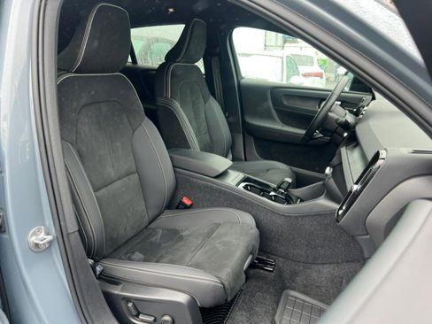 Used 2023 Volvo C40 P8 Recharge Ultimate image 31