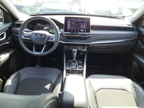 Used 2024 Jeep Compass Trailhawk image 7