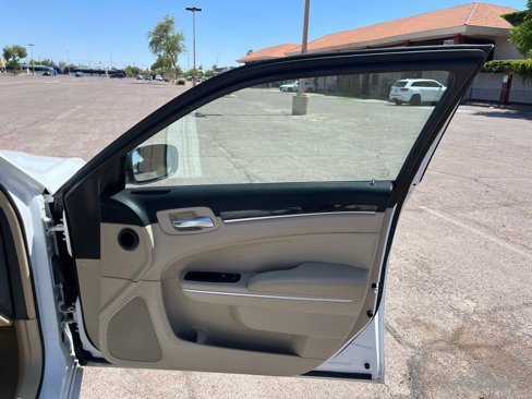 Used 2014 Chrysler 300 image 18