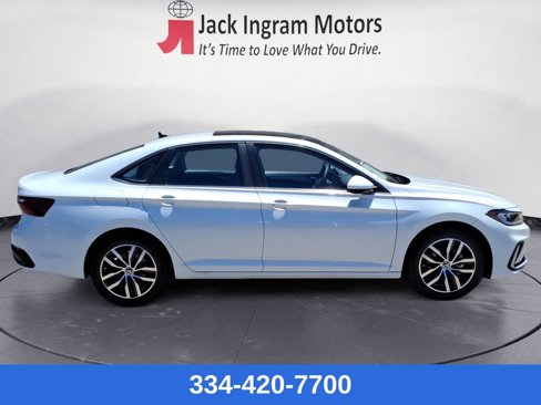 New 2025 Volkswagen Jetta SE image 6