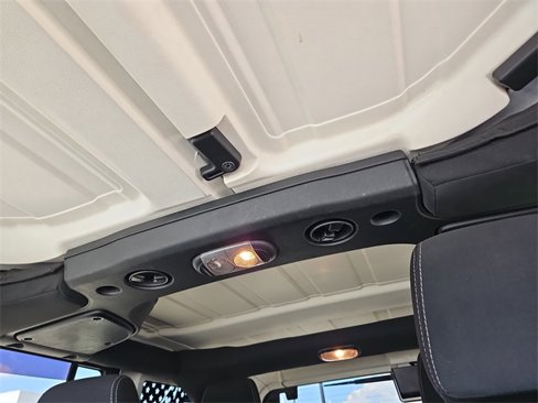 Used 2016 Jeep Wrangler Unlimited Sahara w/ Connectivity Group image 19
