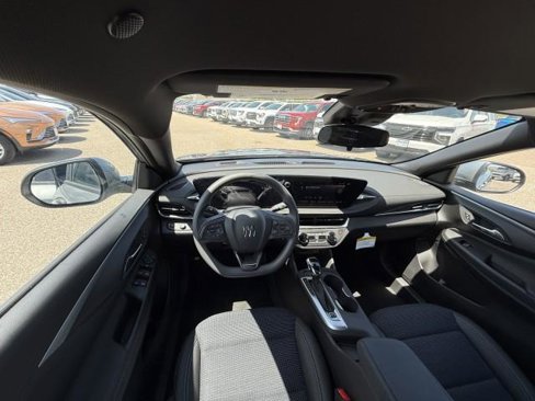 New 2025 Buick Envista Preferred image 18