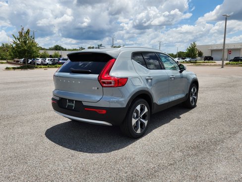 New 2025 Volvo XC40 B5 Core w/ Climate Package image 7