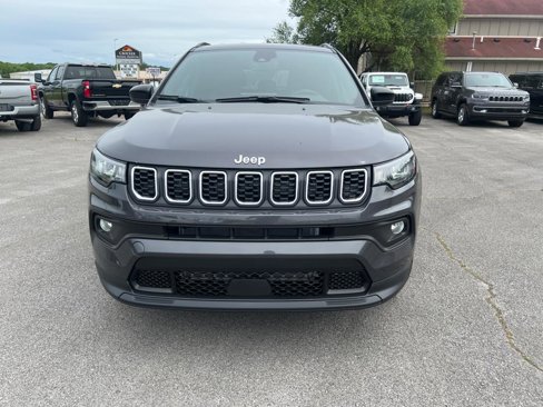 Used 2024 Jeep Compass Latitude w/ Convenience Group image 2