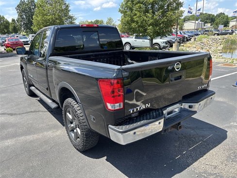 Used 2015 Nissan Titan SV w/ SV Value Truck Package image 9