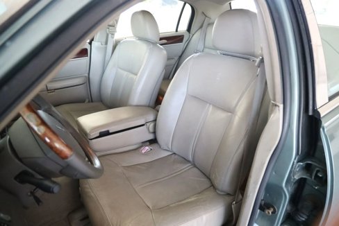 Used 2005 Lincoln Town Car Signature Limited image 2