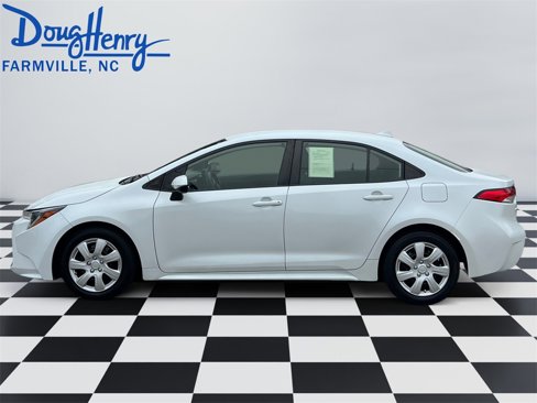 Used 2022 Toyota Corolla LE image 2