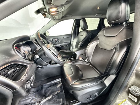 Used 2019 Jeep Cherokee Latitude Plus image 13