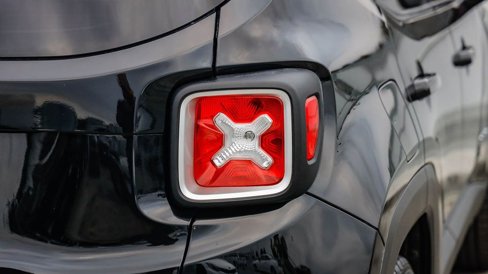 Used 2016 Jeep Renegade Limited image 10