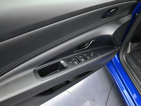Certified 2025 Hyundai Elantra Sport image 13