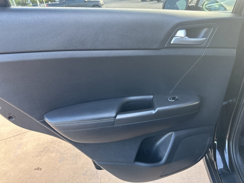 Used 2018 Kia Sportage LX image 15